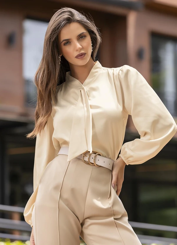 Quintess - Blusa de Cetim Marrom Claro com Manga Bufante e Gola Laço 10