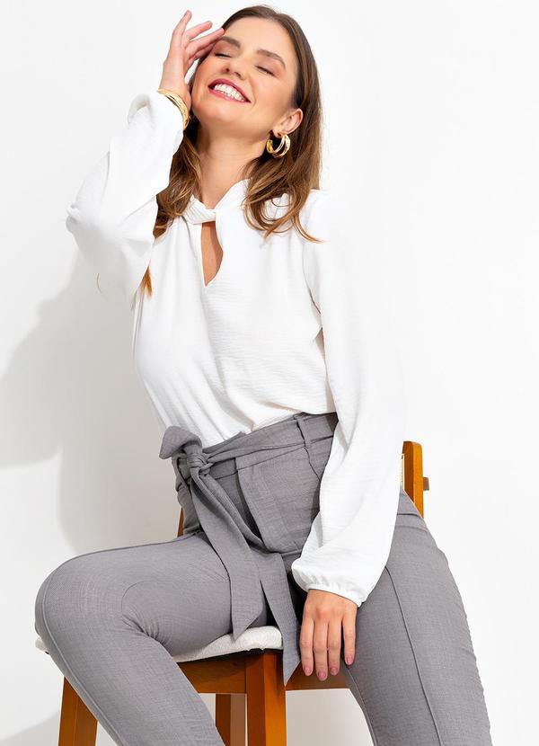 Quintess - Blusa Off White em Crepe Plano 9