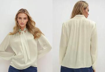 Blusa Off White em Tecido Acetinado com Textura.