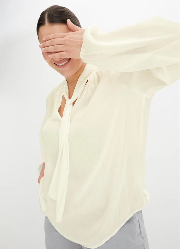 bonprix - Blusa Off White em Tecido Acetinado com Textura. 3