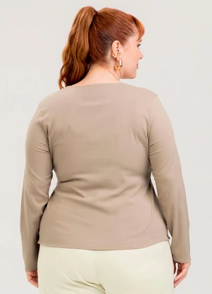 Cativa - Blusa Plus Size em Tecido Texturizado Marrom Claro - CATIVA