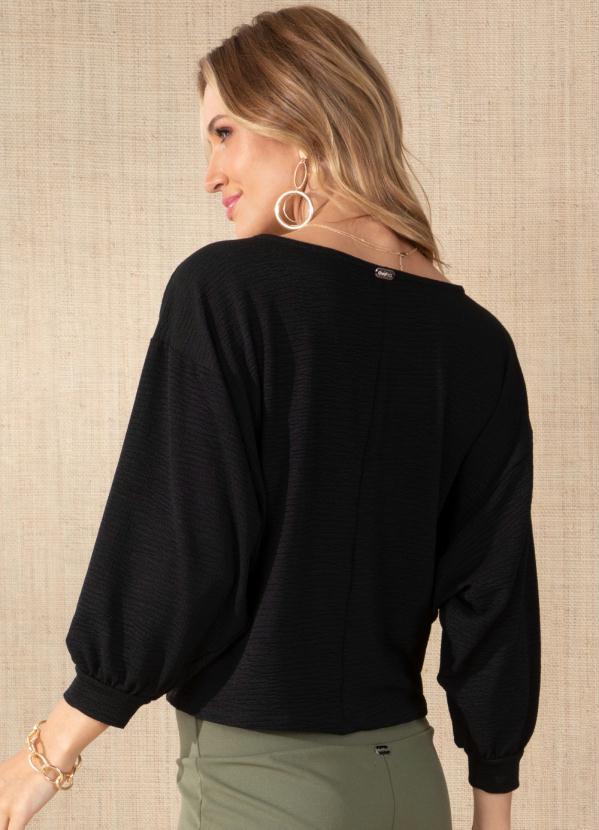 Quintess - Blusa Preta com Manga Morcego 2