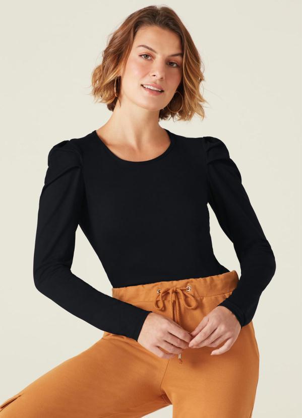 Malwee - Blusa Preta em Viscose com Manga Franzida