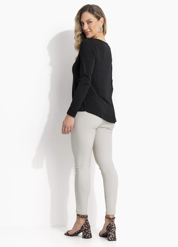 Quintess - Blusa Preta Modelo Mullet com Mangas Longas 2