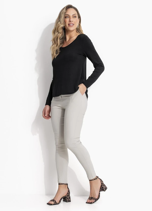 Quintess - Blusa Preta Modelo Mullet com Mangas Longas 3