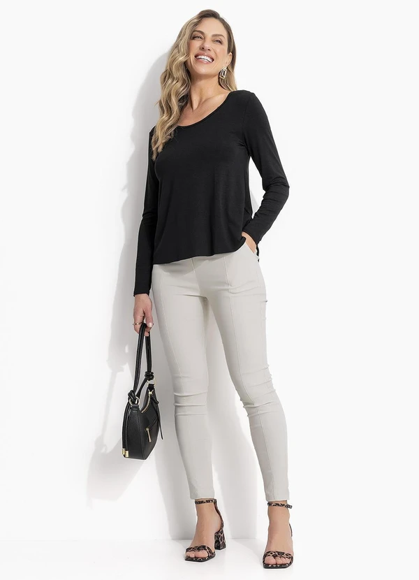 Quintess - Blusa Preta Modelo Mullet com Mangas Longas 6