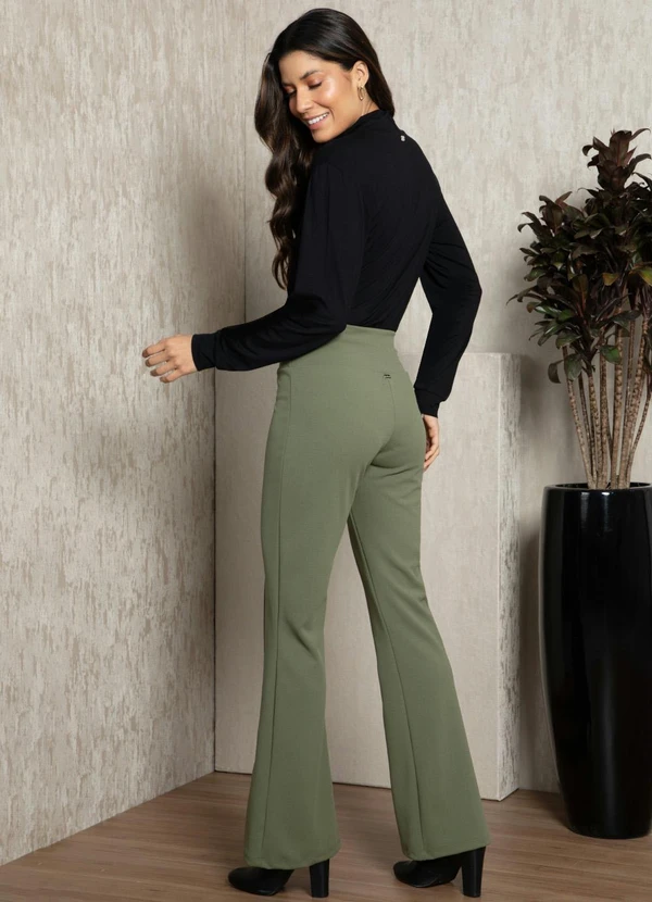 Quintess - Blusa Preta/Verde/Bege com Recortes e Gola Alta 8