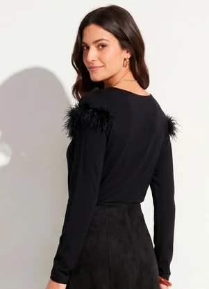 Quintess - Blusa Preto com Detalhe em Plumas Frontal - QUINTESS