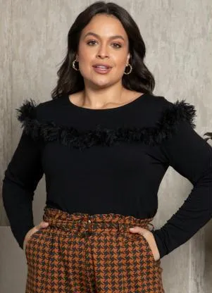 Quintess - Blusa Preto com Detalhe em Plumas Frontal - QUINTESS
