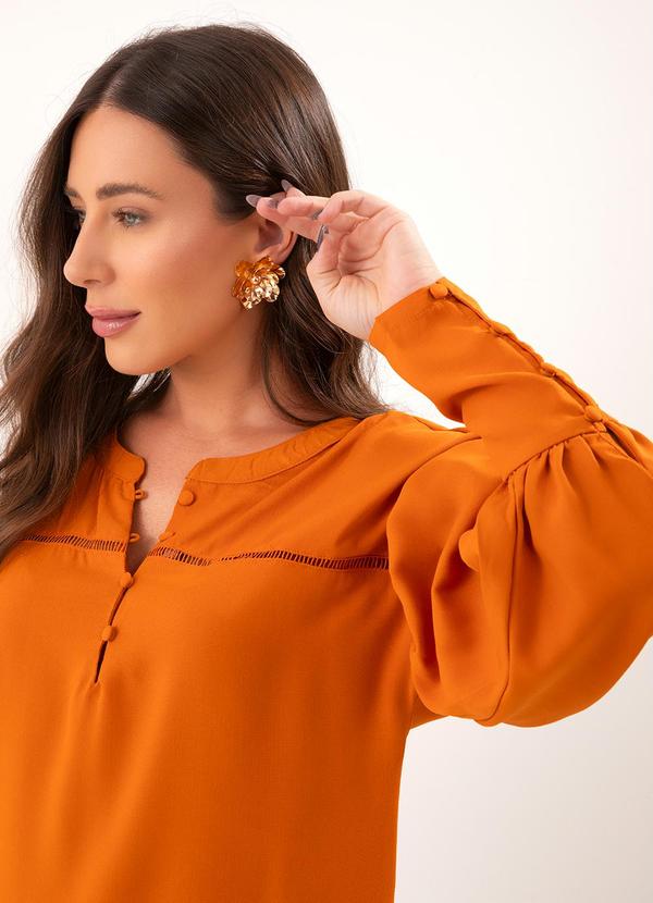 Quintess - Blusa Terracota em Crepe Plano 3
