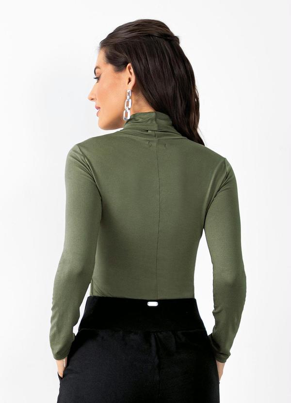 Quintess - Blusa Verde Militar Justinha com Gola Alta 3