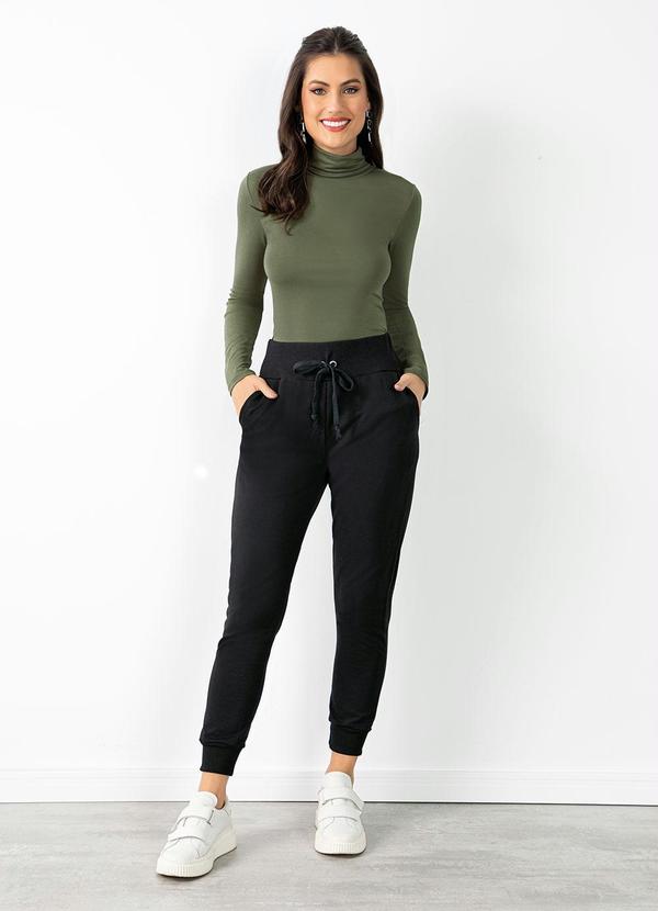 Quintess - Blusa Verde Militar Justinha com Gola Alta 2