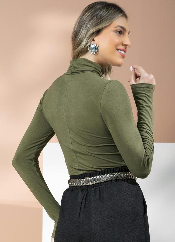 Quintess - Blusa Verde Militar Justinha com Gola Alta 11