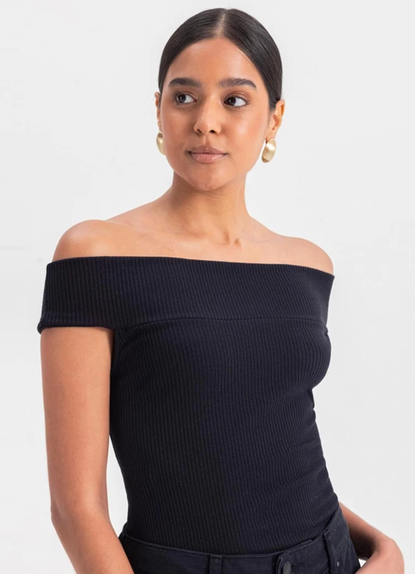 Essendi - Blusa Feminina Ombro a Ombro Preto