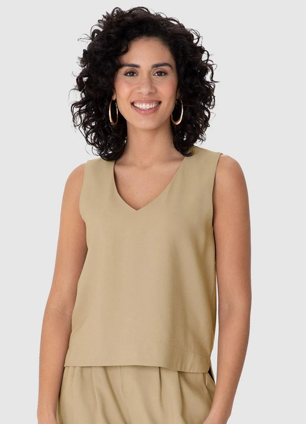 Malwee - Blusa Ampla Sarjada Decote "V" Cáqui