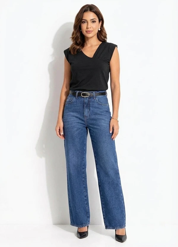 Quintess - Blusa Assimétrica Preta em Microflex com Detalhe Franzido 3