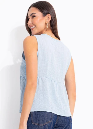 Quintess - Blusa Azul Claro em Aspecto Linho - QUINTESS