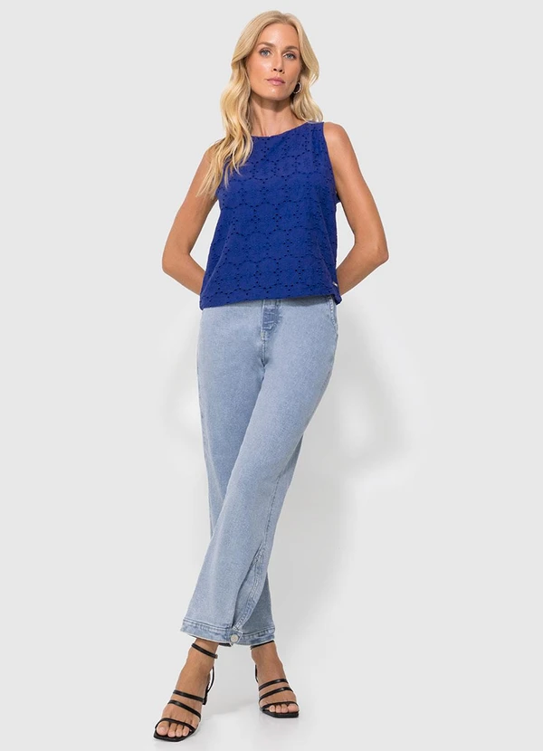 Enfim - Blusa Azul Escuro Reta em Laíse 2