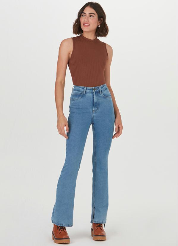 Malwee - Blusa Básica Canelada sem Manga Marrom 4