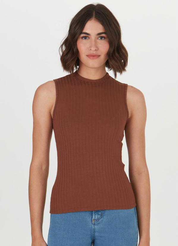 Malwee - Blusa Básica Canelada sem Manga Marrom 5