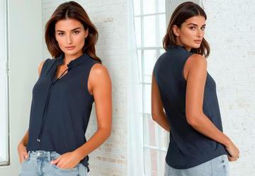 Blusa com Babadinhos no Decote Marinho