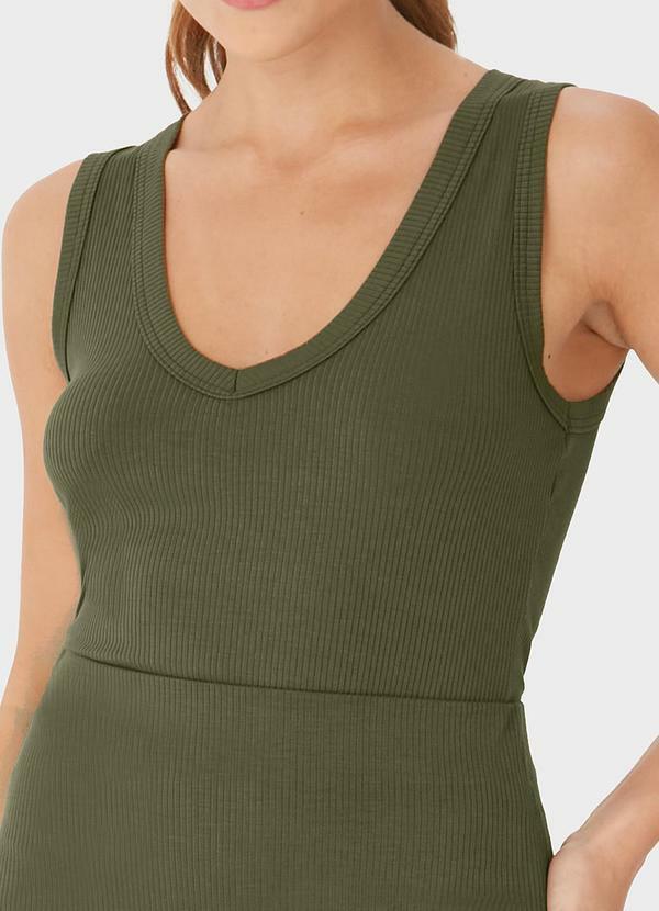 Malwee - Blusa em Viscose Canelada Verde Militar
