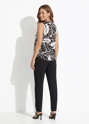 Quintess - Blusa Folhagem Preta em Crepe Plano - QUINTESS