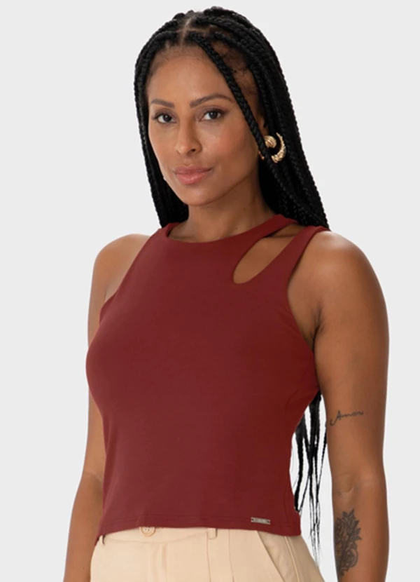 Enfim - Blusa Justa Cut Out Bordô