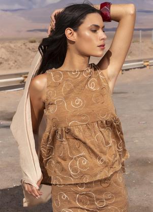 Blusa (Marrom) em Malha Bordada