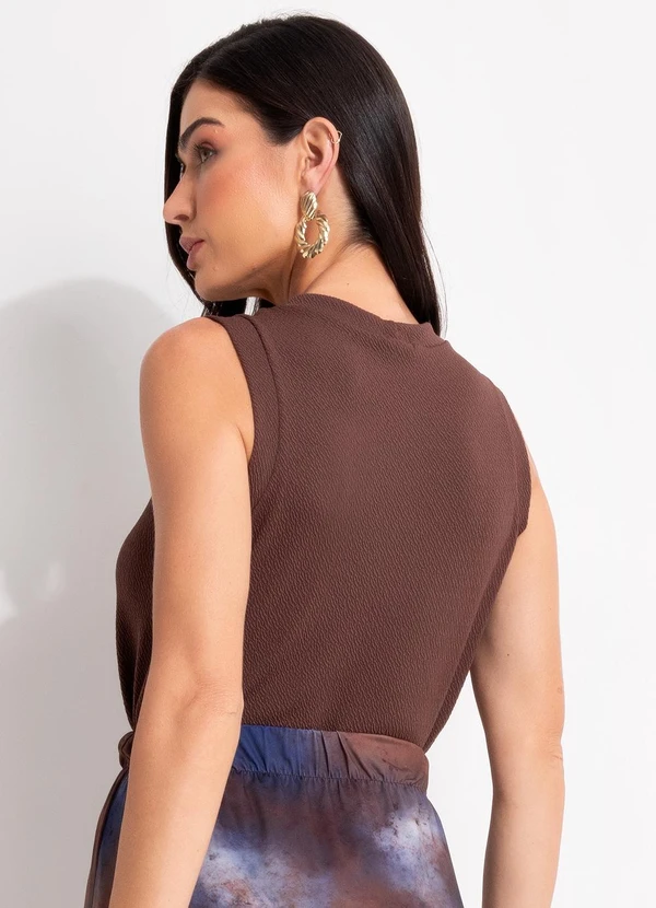 Quintess - Blusa Marrom em Malha Texturizada 2