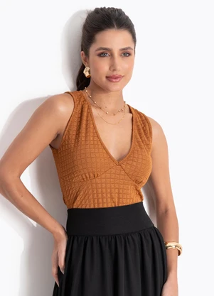 Quintess - Blusa Marrom em Malha Texturizada - QUINTESS