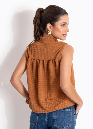 Quintess - Blusa Marrom em Malha Texturizada - QUINTESS