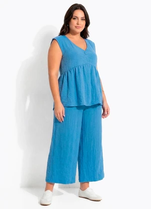 Quintess - Blusa Peplum Azul em Gaze com Decote V e Botão Frontal - QUINTESS