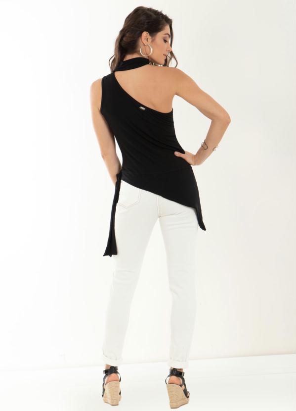 Quintess - Blusa Preta com Barra Assimétrica e Gola Choker 4