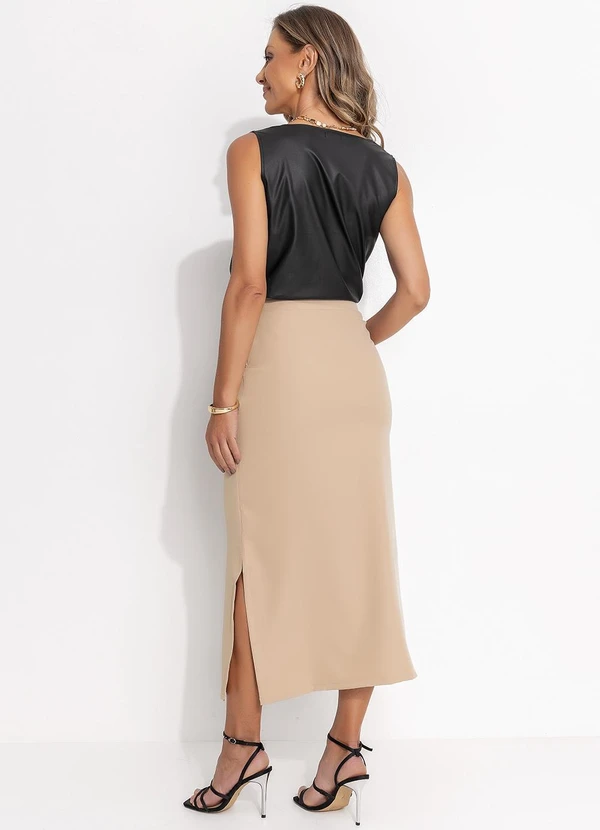 Quintess - Blusa Preta em Material Sintético com Gola Degagê 8