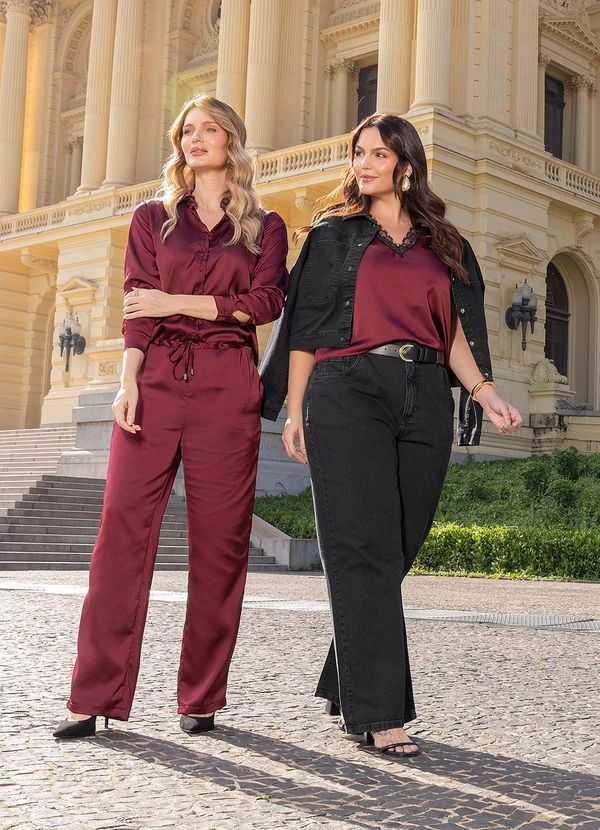 Quintess - Blusa Regata em Cetim Bordô com Detalhe em Renda e Decote V