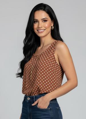 Blusa Regata Marrom com Estampa de Po� e Fendas Laterais