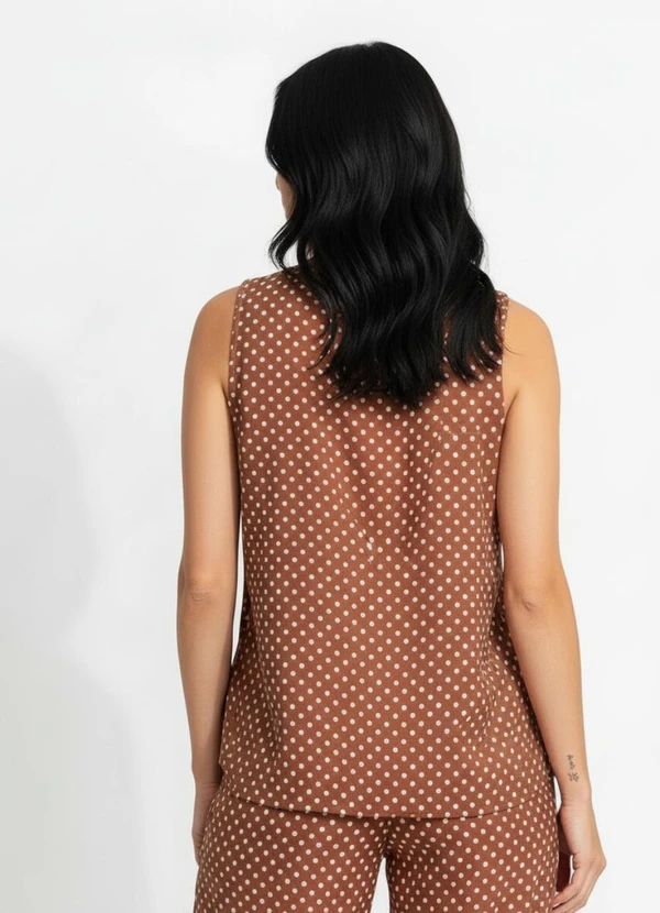 Quintess - Blusa Regata Marrom com Estampa de Poá e Fendas Laterais 20