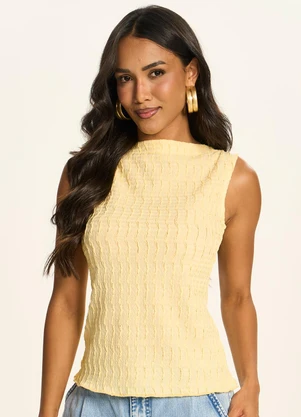 Doce Trama - Blusa Regata Texturizada com Gola Alta Amarelo - DOCE TRAMA
