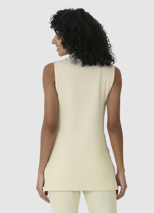 Malwee - Blusa Reta Texturizada com Fenda Bege 2