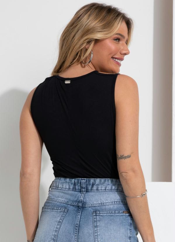 Quintess - Regata Preta com Ombros Vazados 2