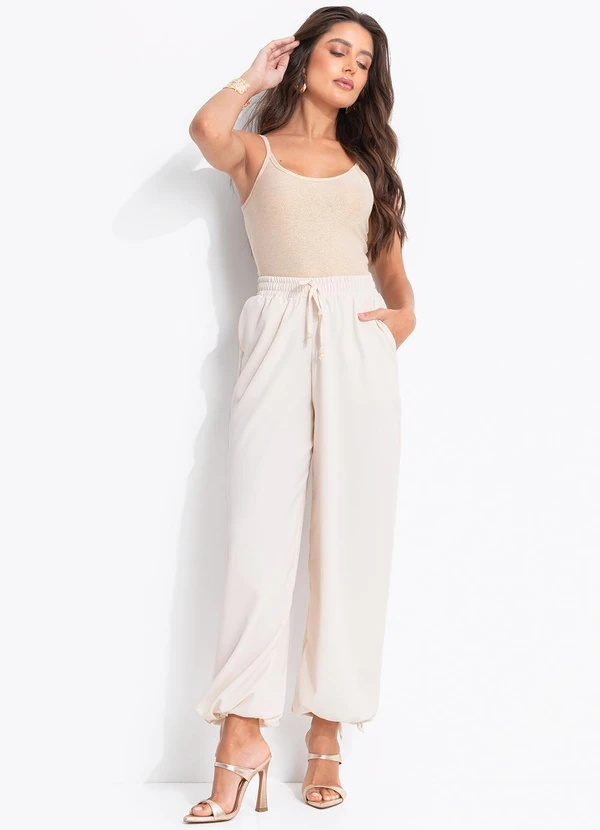 Quintess - Calça Aladim Bege em Crepe Plano 3