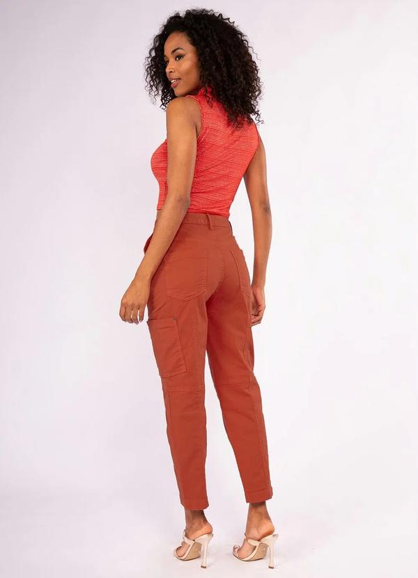 Doce Trama - Calça Baggy em Sarja Terracota 4