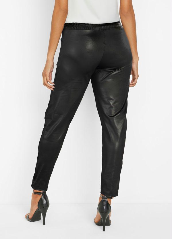 Outlet - Calça Cirrê com Bolsos Preta 2