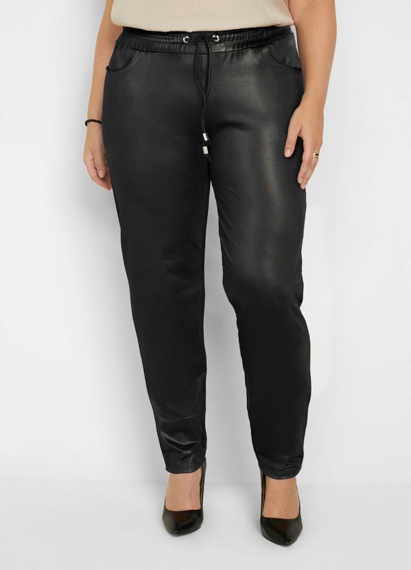 Outlet - Calça Cirrê com Bolsos Preta 5