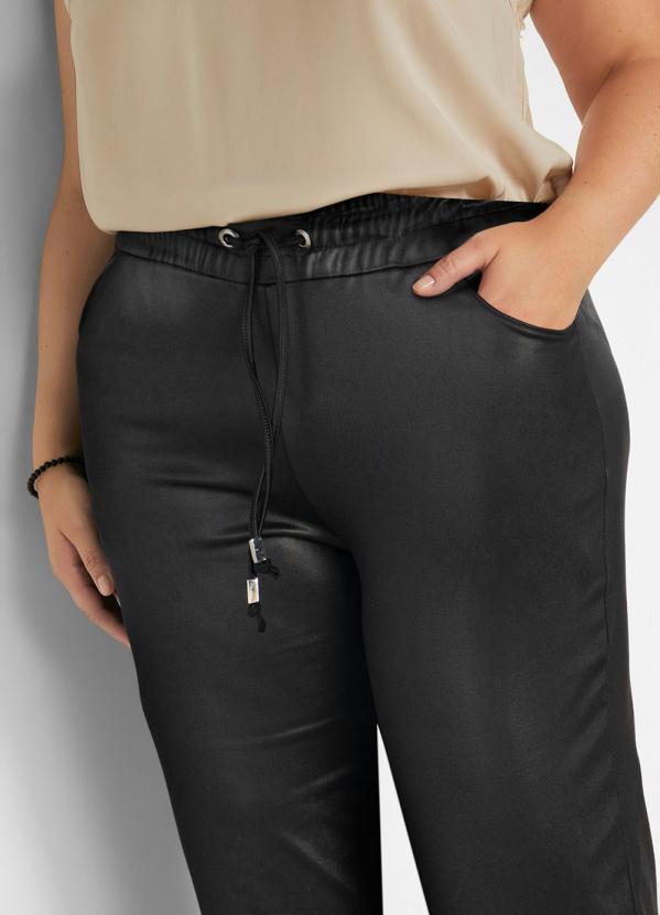 Outlet - Calça Cirrê com Bolsos Preta 7