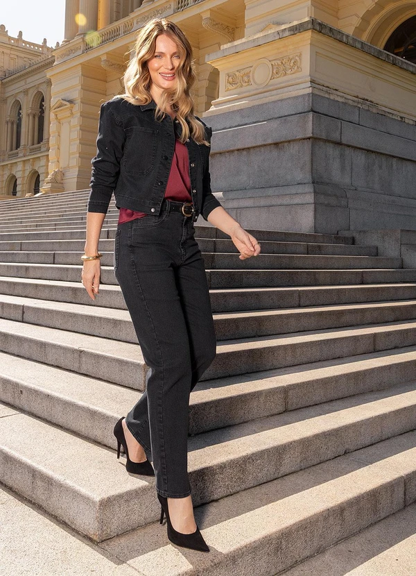 Quintess - Calça Jeans Reta Preta com Cintura Alta e Modelagem Estruturada 2