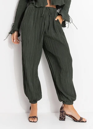 Farm - Calça Over Franzida Verde - FARM