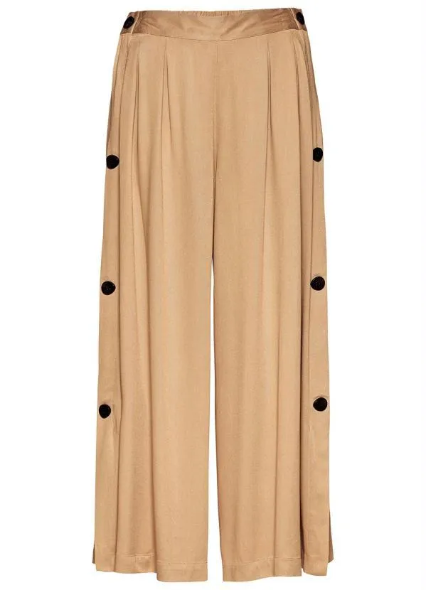 bonprix - Calça Pantacourt com Botões Laterais Bege 13