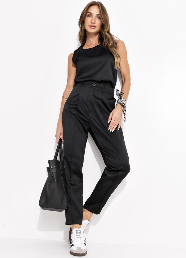 Quintess - Calça Alfaiataria Preta em Crepe com Cintura Alta e Comprimento Cropped 3